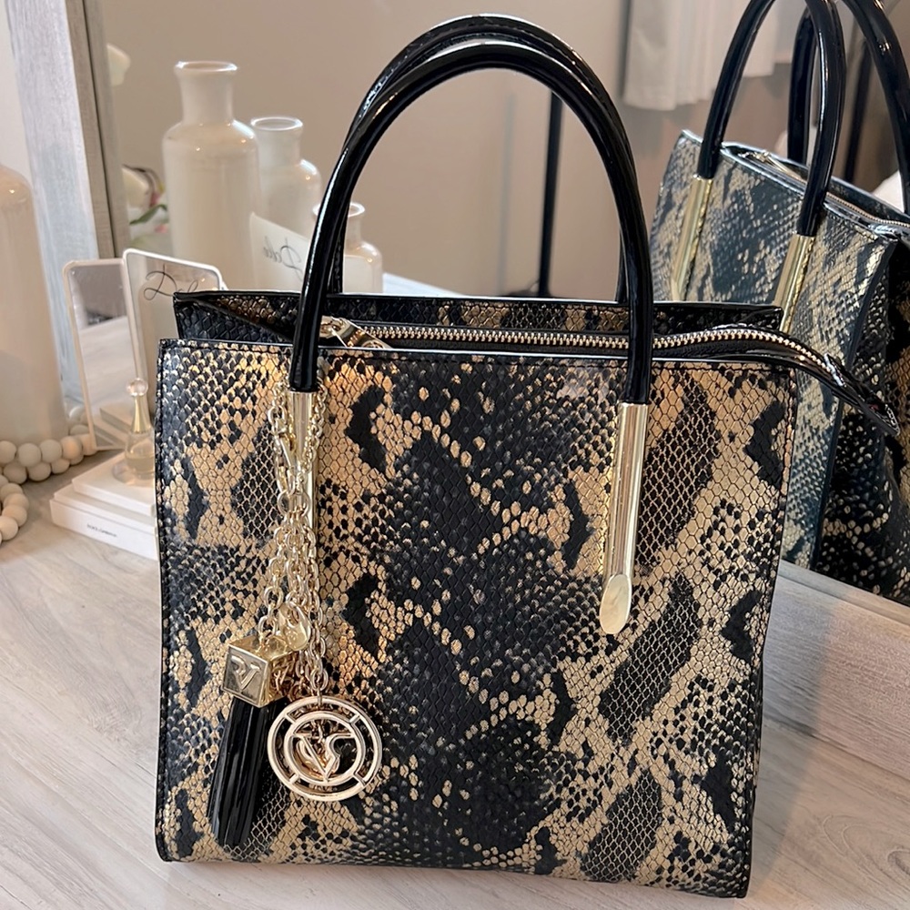 VITTO ROSSI Leather Black /Gold Lizard skin bag .